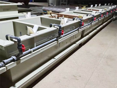 在除油工艺中，有机溶剂(三氯乙烯等)适宜于除去什么油脂?